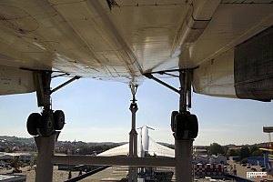 Concorde underside supersonic passanger aeroplane