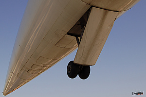 Concorde rear wheel landing gear additional supersonic passanger aeroplane