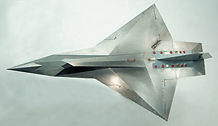 DASA FTTU Fliegender Technologie – Trager Unbemannet windtunnel german stealth fighter model EADS