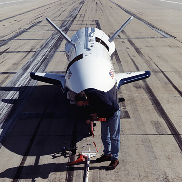 Boeing NASA X-40A on runway experimental technology demonstrator Future-X Pathfinder